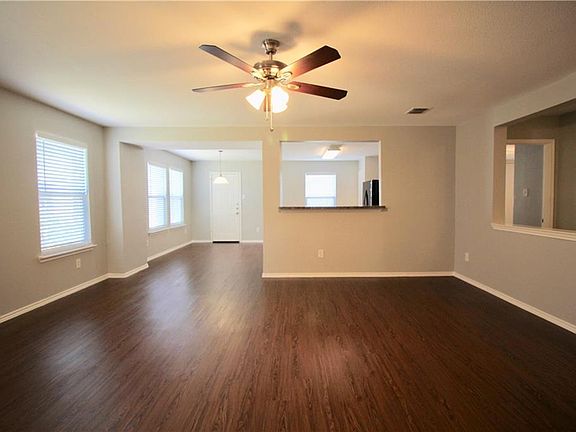 4th image of 4634 Creekview Ln