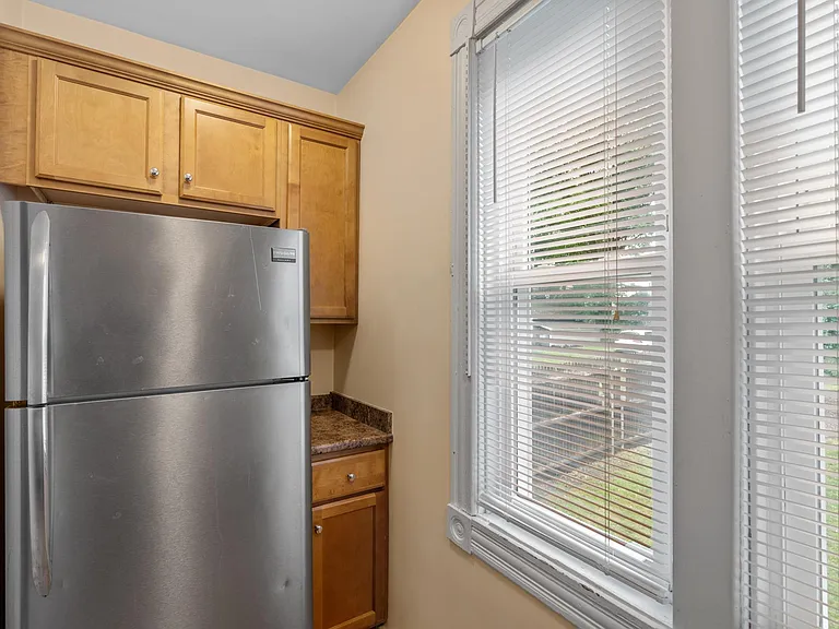 12 Lincoln Ave — Photo 6