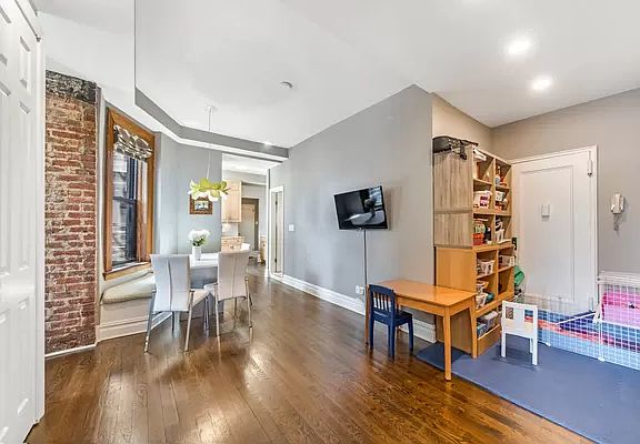 5th image of 255 W 108th St #9DE