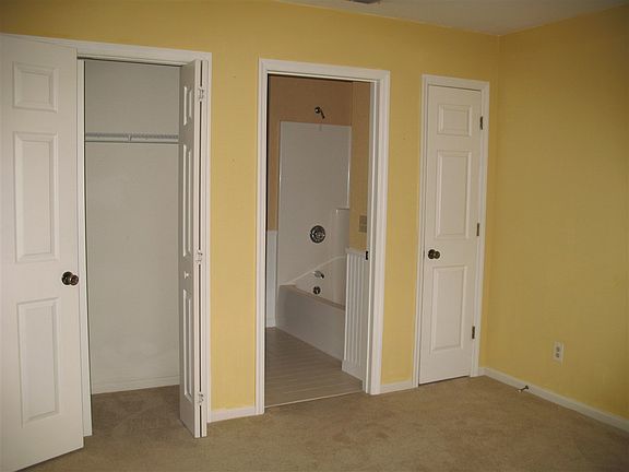4th image of 196 Emerald Dr