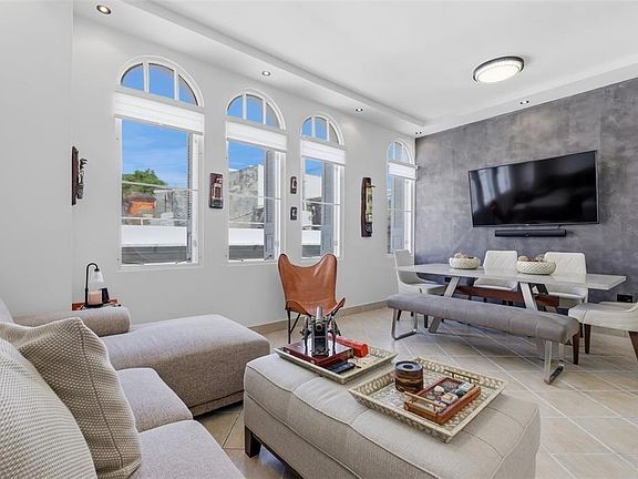 3rd image of 151 San Justo #301