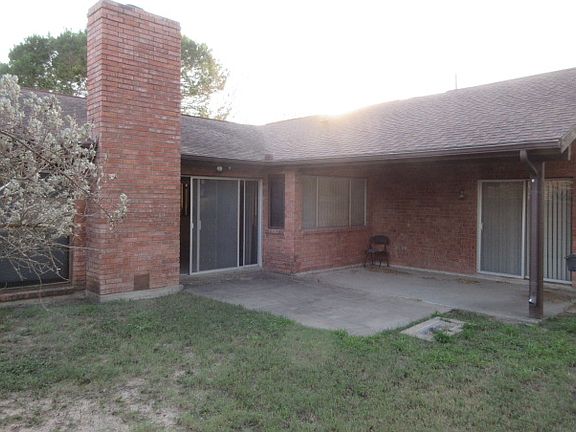 2nd image of 113 E Upas Ave