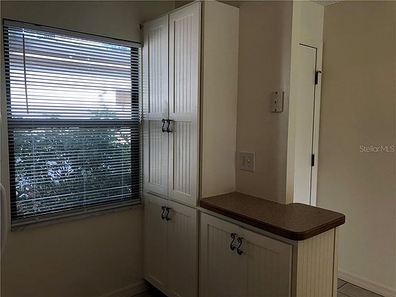 4th image of 1292 Mission Hills Blvd