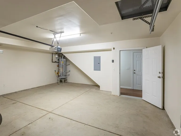 4880 Maple Ave — Photo 8
