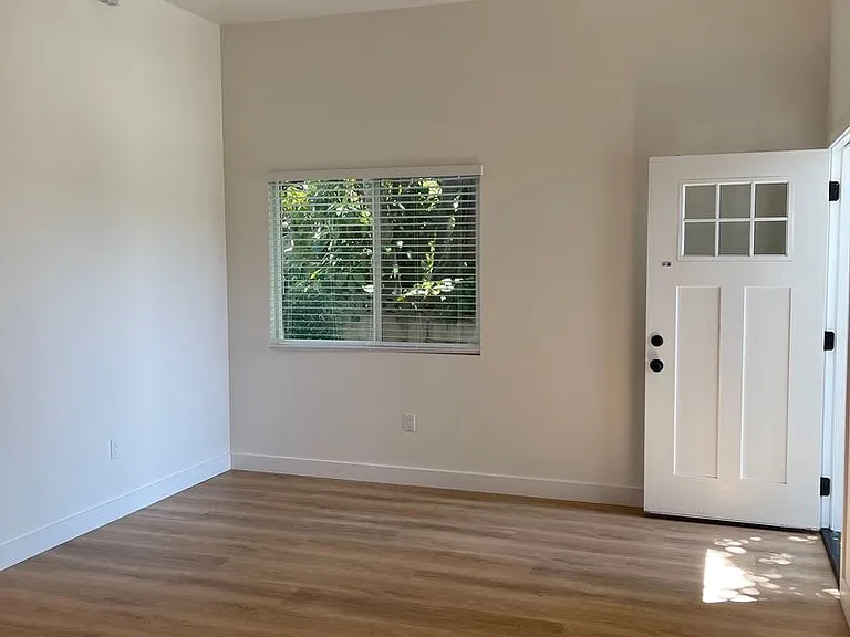 10160 Cunningham Ave — Photo 5