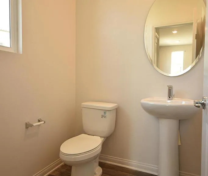 656 Martina St — Photo 5