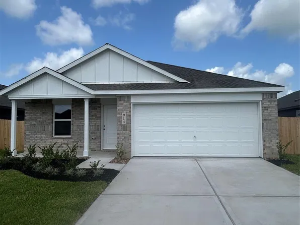 914 Constitution Dr, Bay City, TX 77414