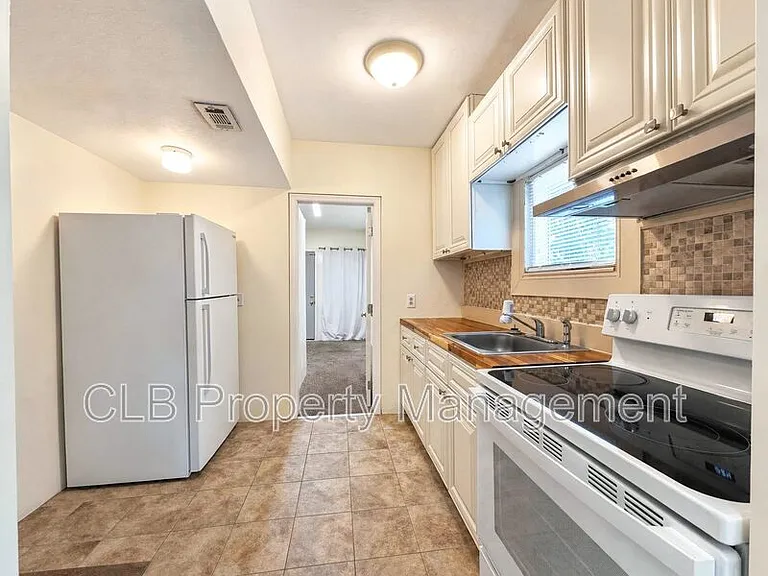 431 N Grandview Ave #B — Photo 3