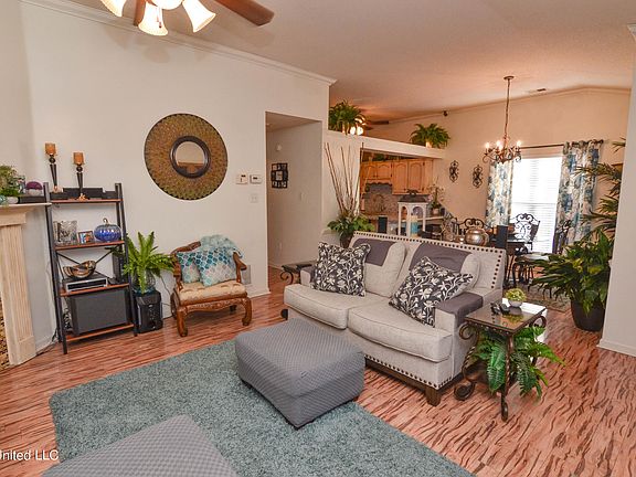 4th image of 7358 Pecan Meadow Dr E