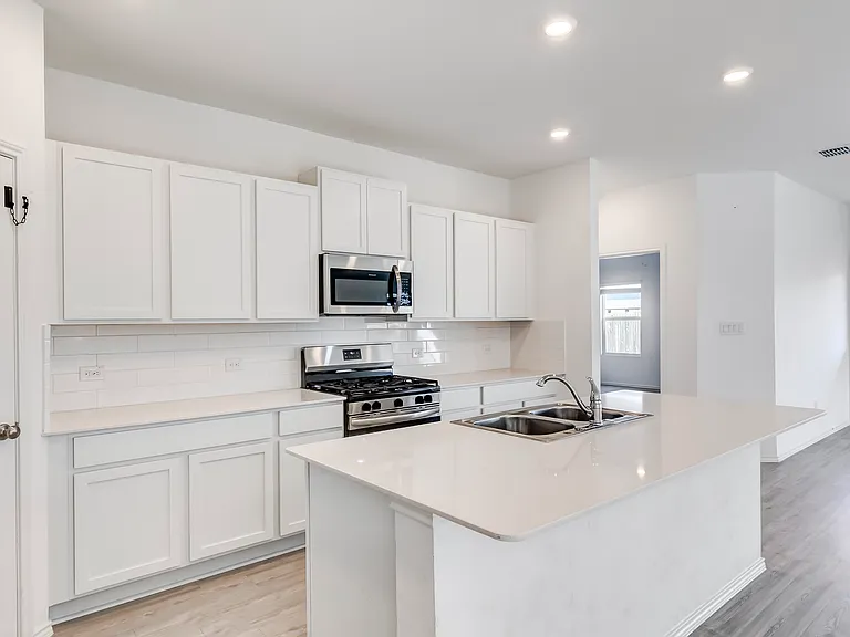 591 Avre Loop — Photo 14