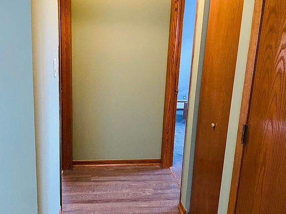 3rd image of 10319 Parkside Ave Floor 2