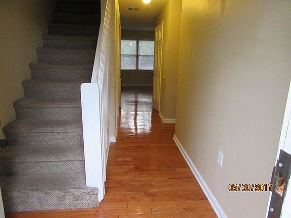 3rd image of 2205 Greenbriar Cir APT 3