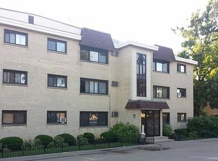 9631 Brandy Ct APT 12, Des Plaines, IL 60016