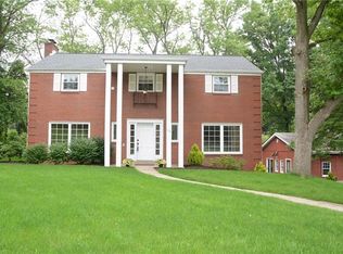 146 Saxony Dr, Pittsburgh, PA