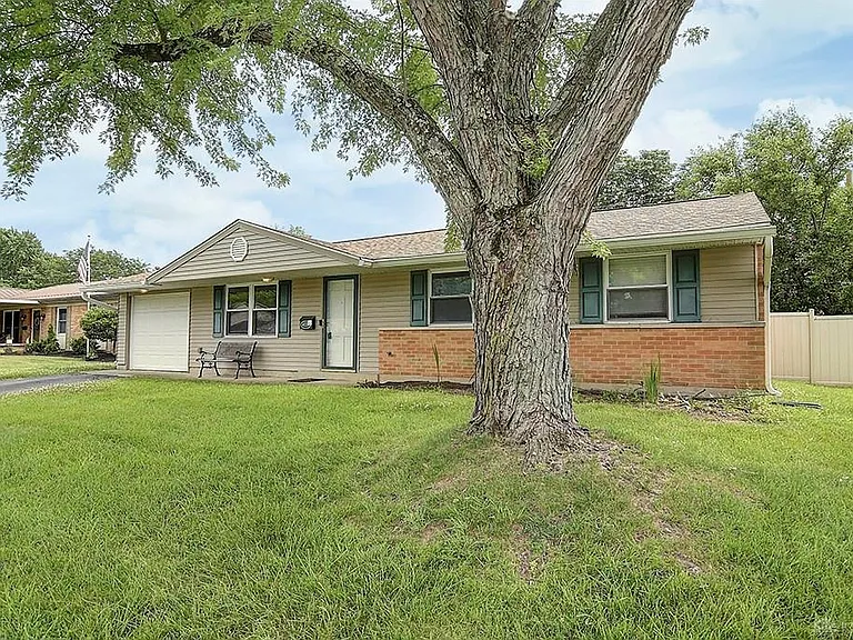 4554 Powell Rd — Photo 2
