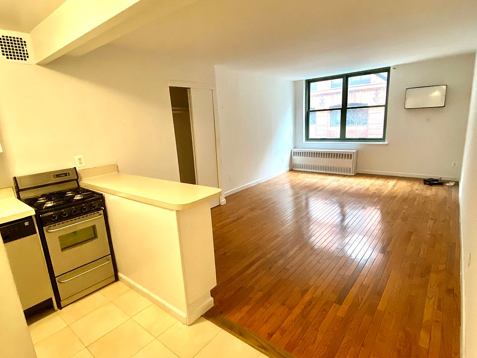 1st image of 210 E 22nd St APT 1J