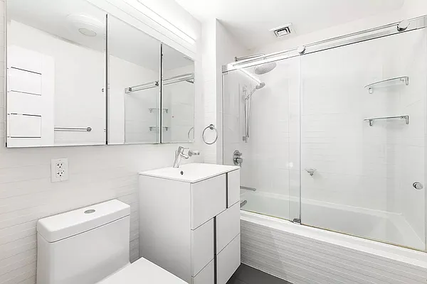 Rented by Riza Realty Corp | media 12