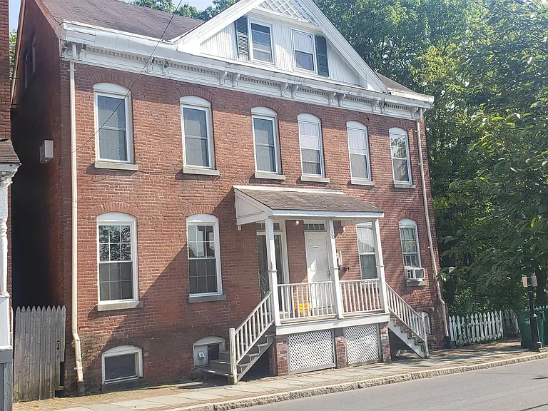 140 Union St #4 — Photo 7