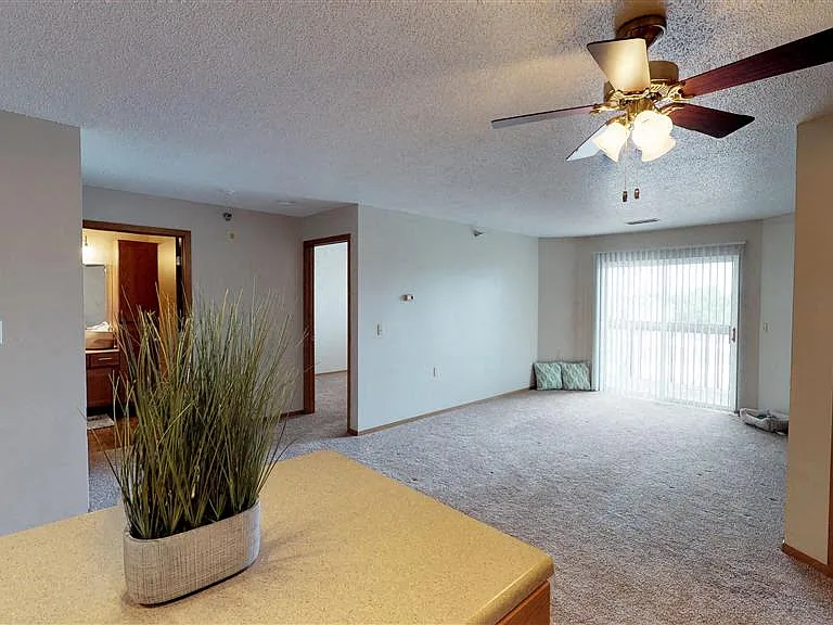 Oxbow Park Apartments — Photo 41