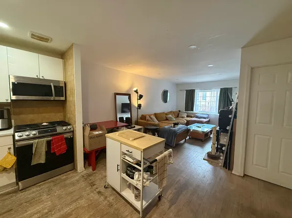 290 Tompkins Avenue image 1 of 10