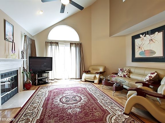 2nd image of 283 Woodstone Cir