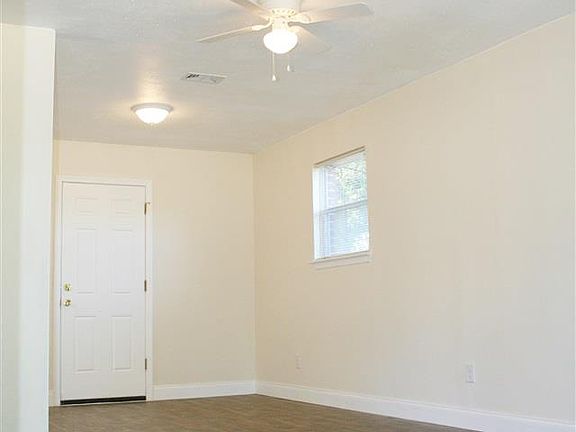 3rd image of 7185 Oakcliff Dr