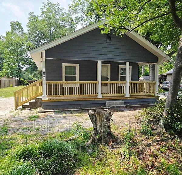 107 Myrtle Ave — Photo 2