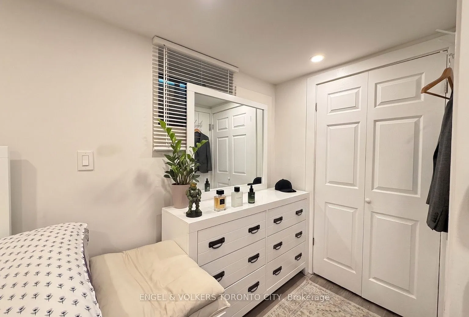 2 bed, $1,900 — Photo 2