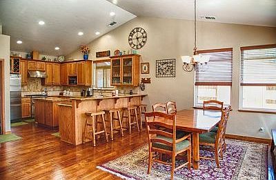 Kitchen & Dining