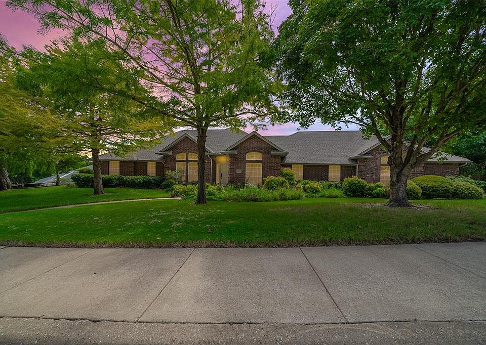 1st image of 1016 Broken Crest Dr