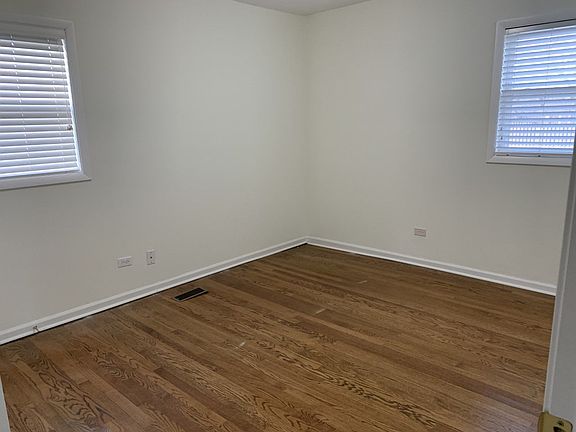 5th image of 916 W Blodgett Ave