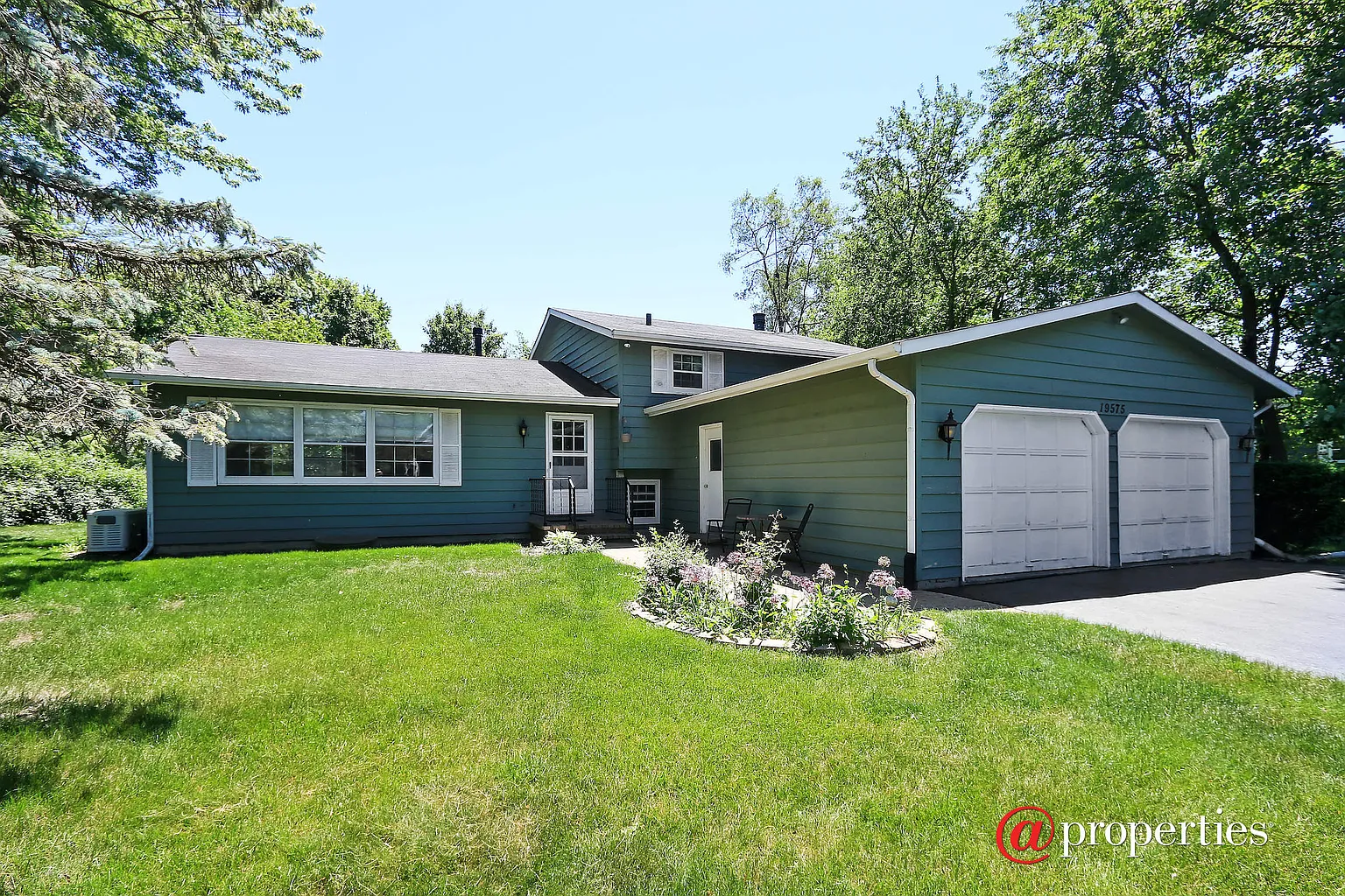 19575 W Martin Dr photo 1