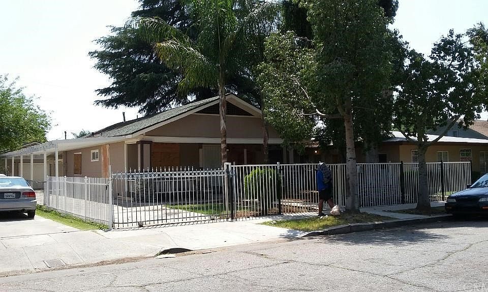 1st image of 551 W 21st St