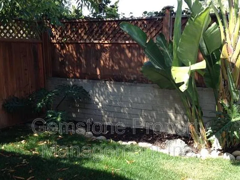 5220 Joan Ct — Photo 24