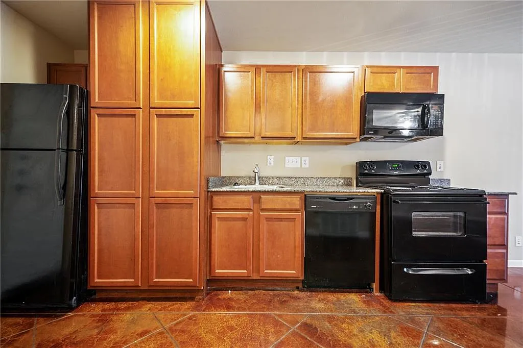 Studio, 1.0 bath, 7420 sqft, $749 — Photo 3
