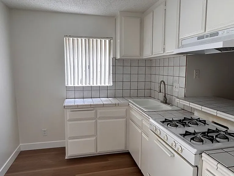 1920 Curtis Ave — Photo 15