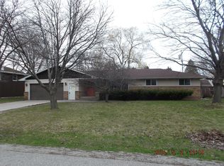 1753 Oakridge Ct, Menasha, WI 54952