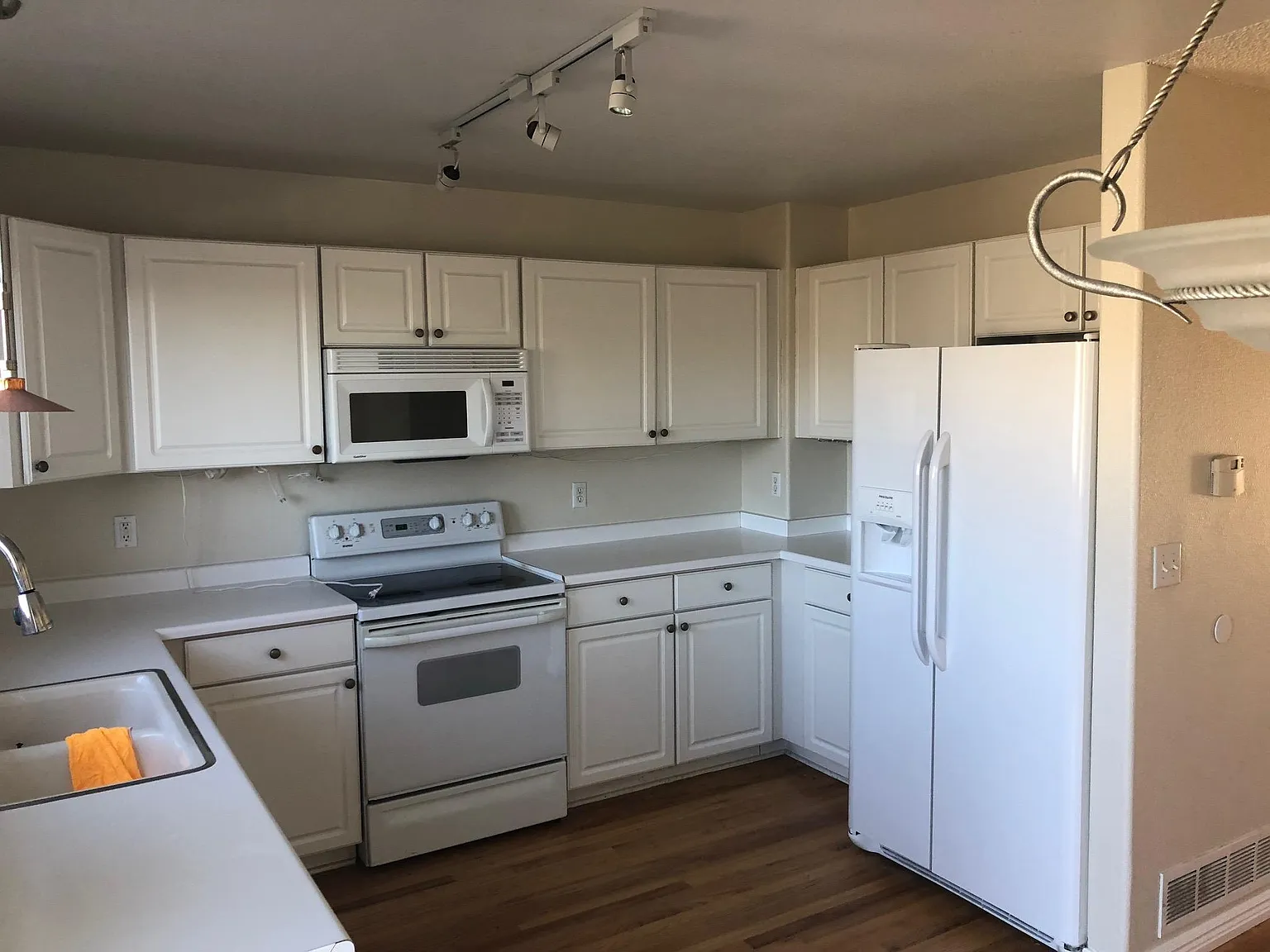 2 bed, 2.5 bath, 1088 sqft, $2,000 — Photo 1