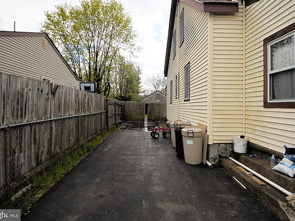 4th image of 1045 Clinton Ave