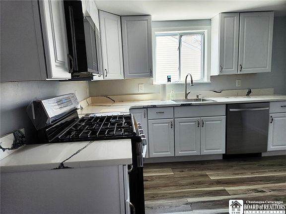 3rd image of 5347 Lake Ave