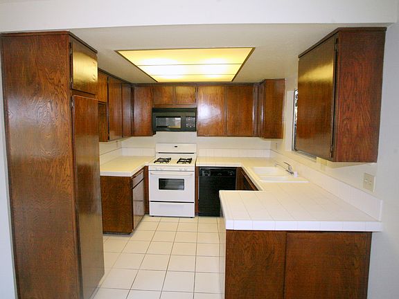 3rd image of 2110 Farrell Ave #20P