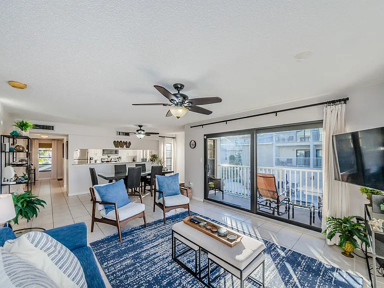15 Glendale St #1B — Photo 4