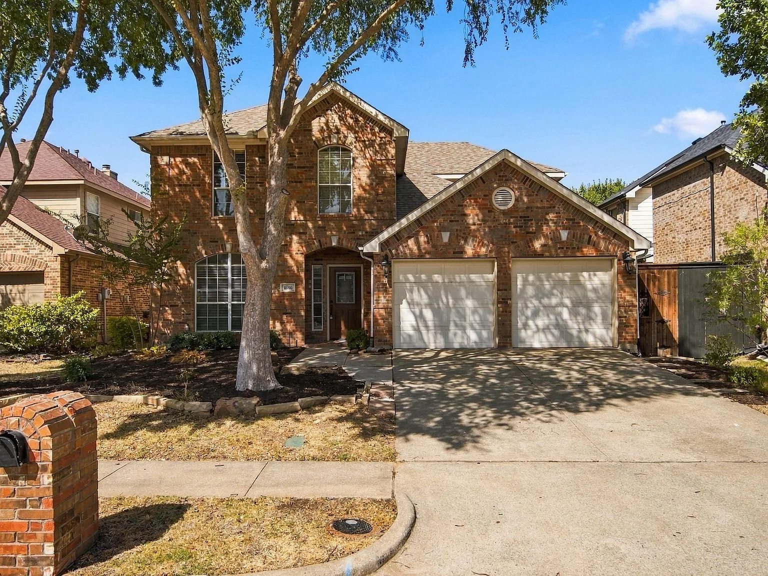 4 bed, 2.5 bath, 2285 sqft, $3,000 — Photo 2