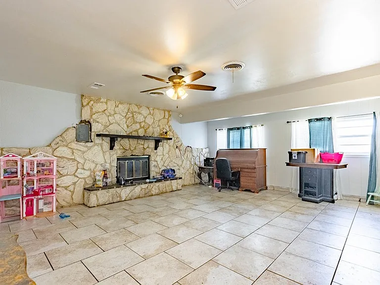1803 S Allen Ave — Photo 2