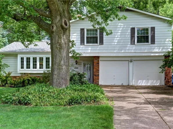 27008 Sweetbriar Dr, North Olmsted, OH 44070