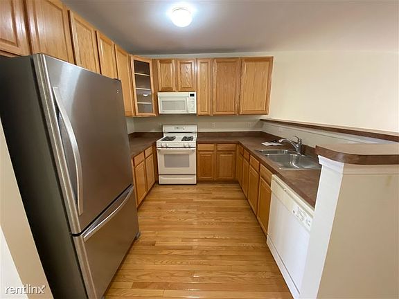 4th image of 1045 Maiden Ln