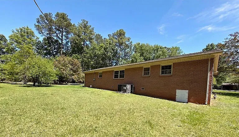 1413 Crestfield Dr — Photo 9