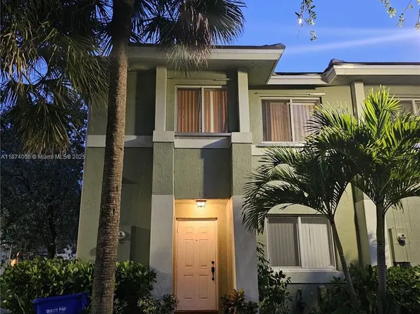 126 Hidden Court Rd Unit 27, Hollywood, FL 33023