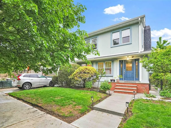 114 81st Ave, Kew Gardens, NY 11415