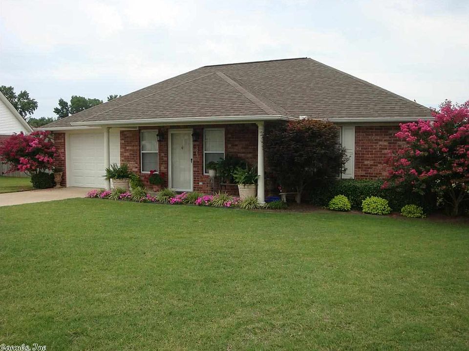 1st image of 425 Village Dr